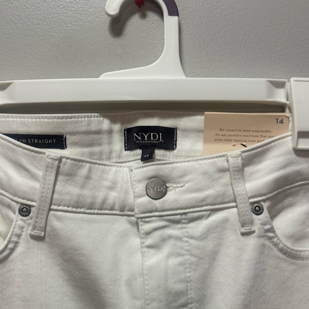 Women’s Jeans - Picture 2 of 8